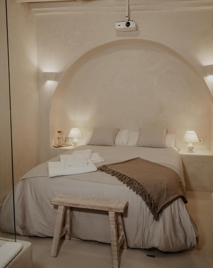 Habitación con cama grande